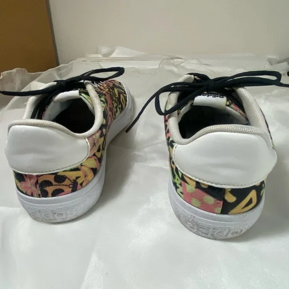 ⬇️🔴 ADIDAS multi colored graphic art sneakers 🎨 - Picture 5 of 6